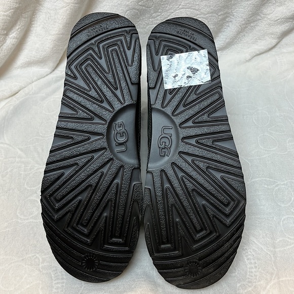 Mens UGG “Harkley waterproof” in Charcoal - Picture 6 of 6